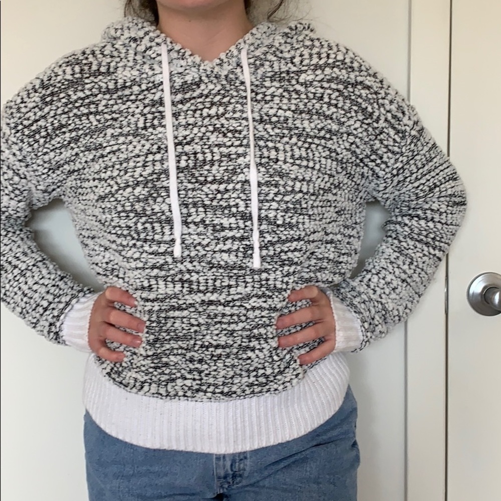 Black and white sweatshirt